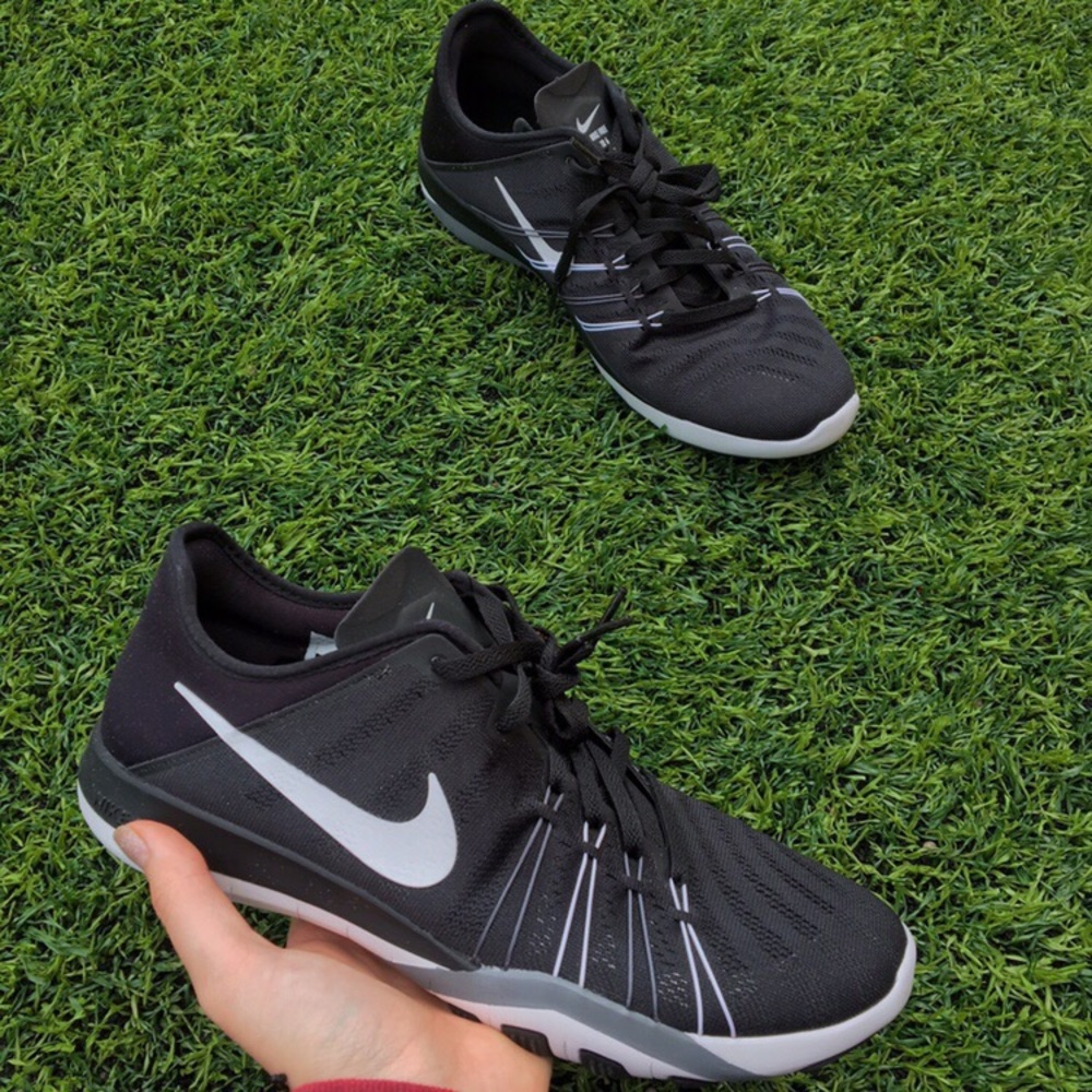 Women’s Nike Free TR 6 Training Shoes size 9.5